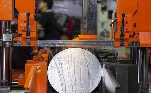 习水立式金属带锯床切削出现跑带故障解决方法！